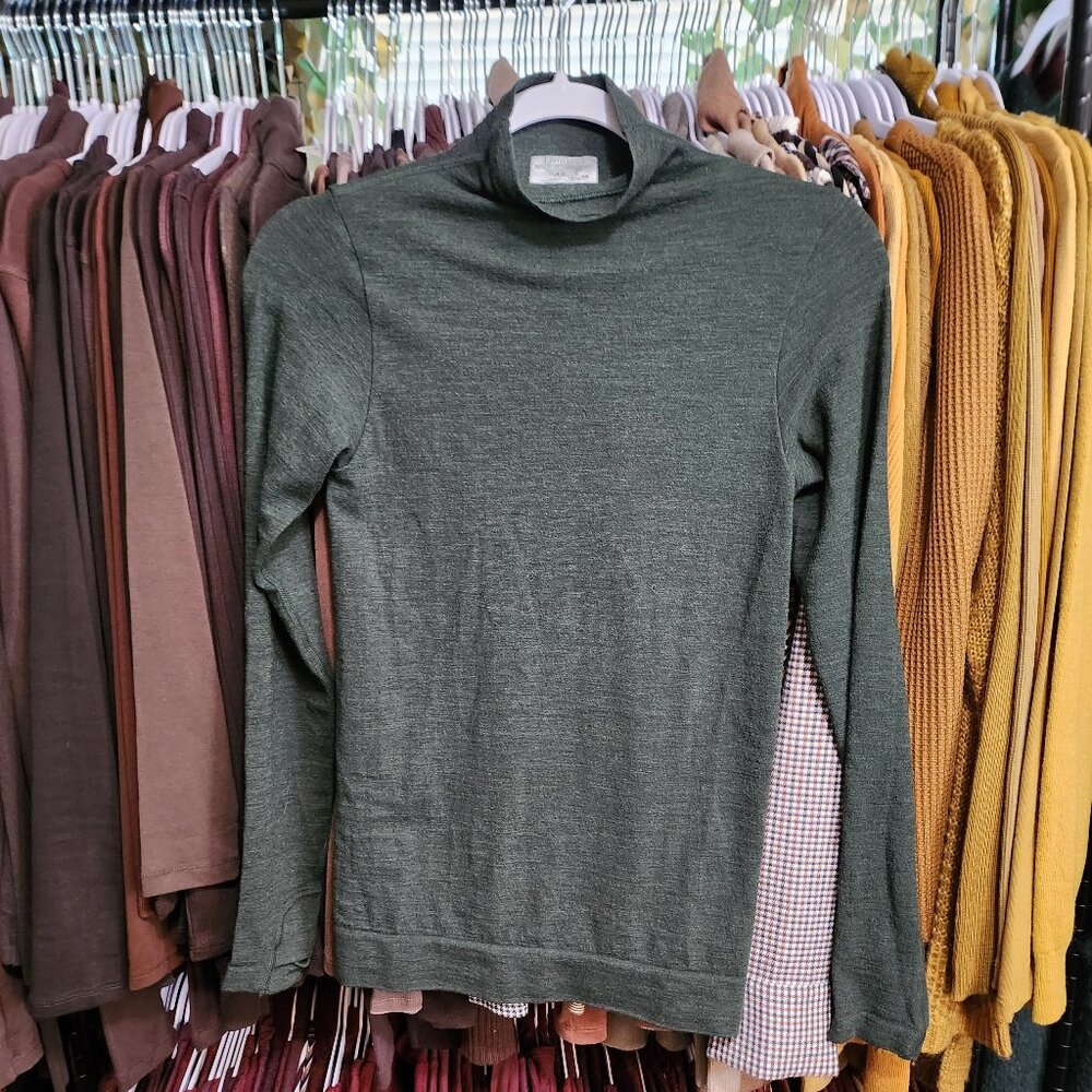 NWOT Dark Green Athleta Long Sleeve